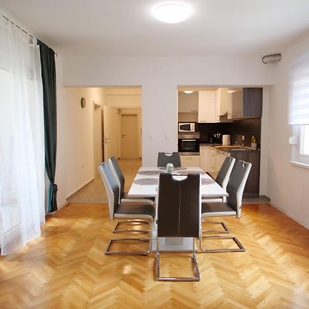 Arena Apartment With 3 Bedrooms In The City Center PUY 외부 사진