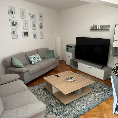 Arena Apartment With 3 Bedrooms In The City Center PUY 외부 사진